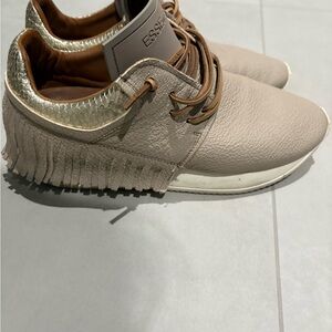 Esseutesse Beige Fringe Athletic Shoes 39